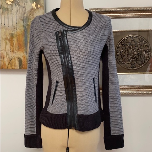 Like-New Sweater w Diagonal Zipper - Picture 1 of 6